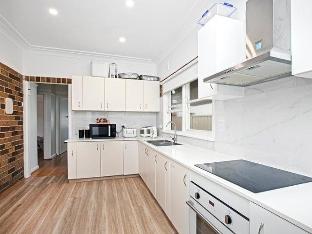 Renovated and spacious house for a large family in a quiet, family friendly street
