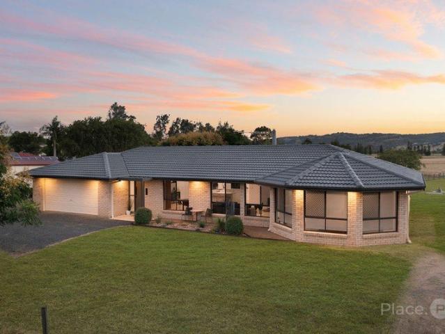 Renovated Acreage Lifestyle in the Heart of Minden