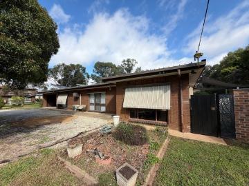 Renovated Acreage Living with Large Shed in Kialla West!