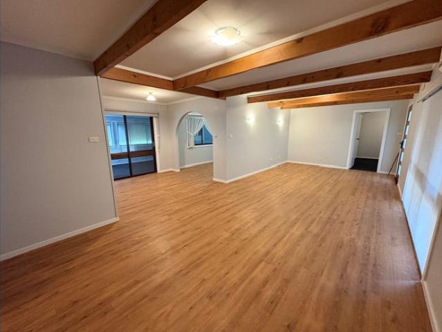 Renovated Acreage Living with Large Shed in Kialla West!