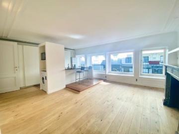 Renovated apartement in a beautiful building full of charact