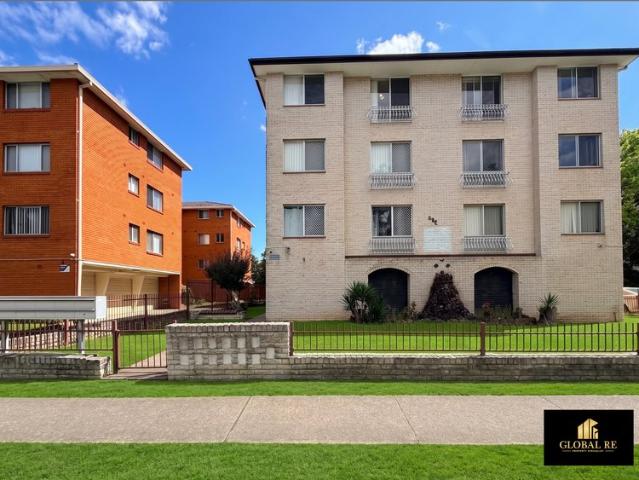 Renovated Apartment in a Prime Warwick Farm Location!