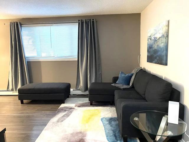 Renovated Apartment in King Edward, Close To All Amenities!