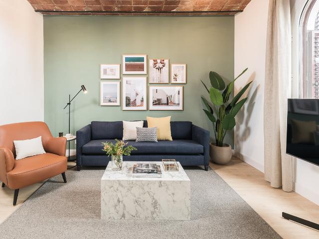 Renovated apartment in the Eixample Dret neighborhood