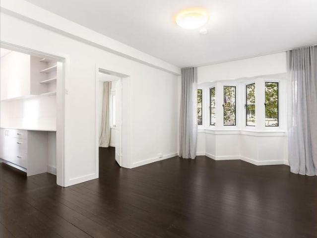 Renovated Apartment in the Heart of Elizabeth Bay