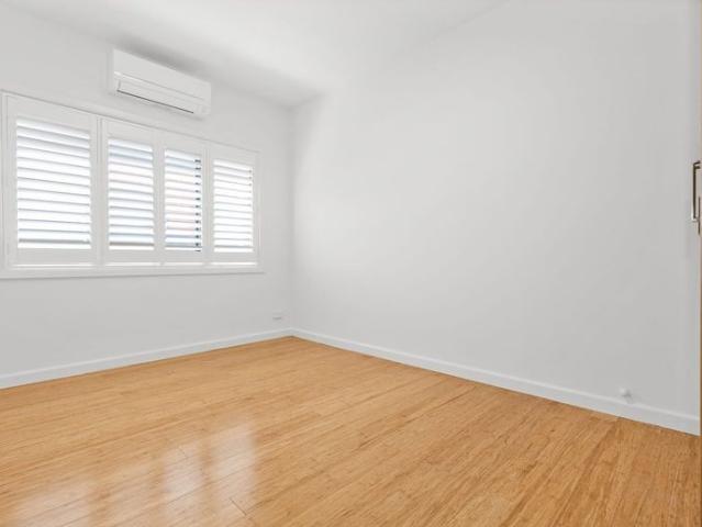 Renovated Apartment In The Heart Of Kew
