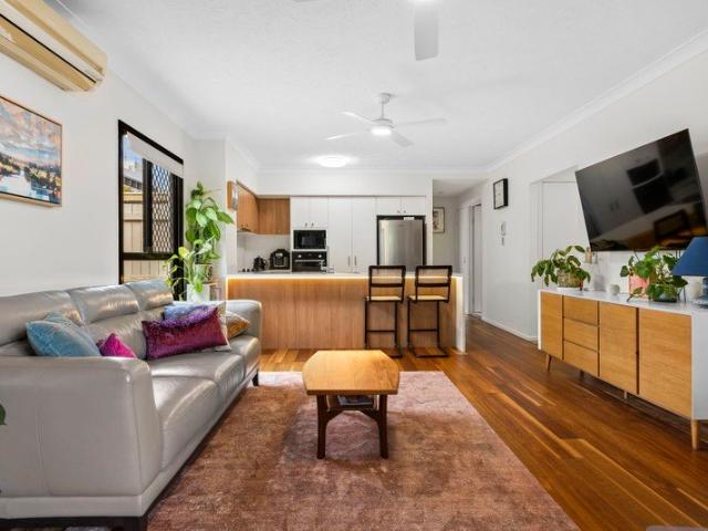 Renovated Apartment with Expansive Courtyard in the Heart of Toowong