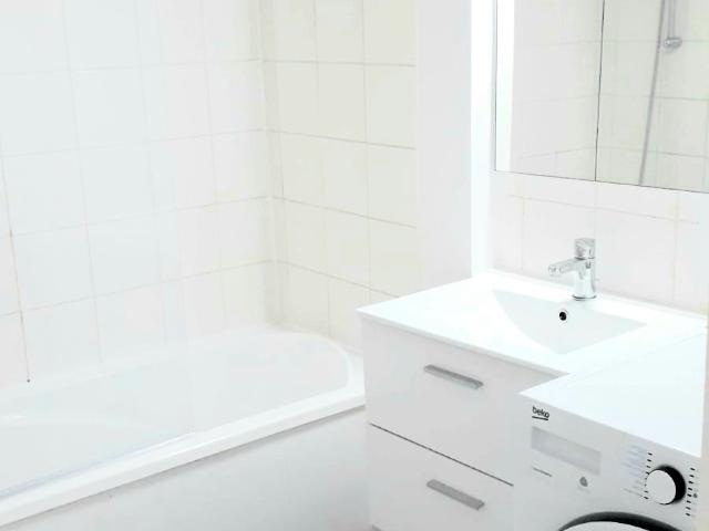 Renovated Apartment with High End Amenities, Near Champs Élysées and Parc Monceau, Paris Amsterdam Apartments for Rent