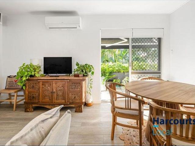 Renovated Apartment with Leafy Balcony in Ascot
