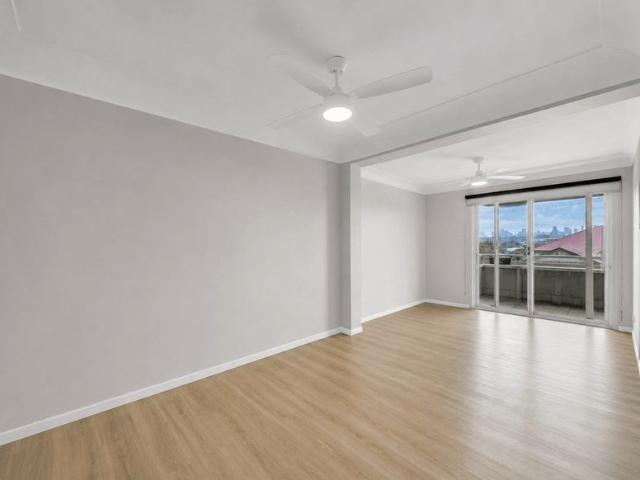 Renovated Apartment with Stunning Brisbane City Views