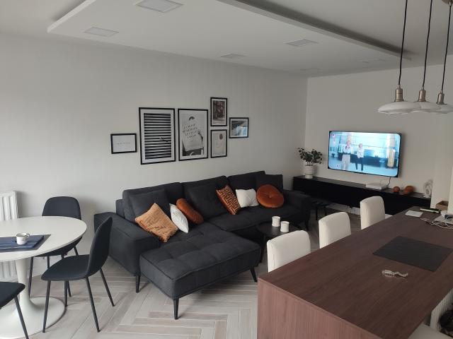 Renovated apartment 1 bedroom and 1 living room