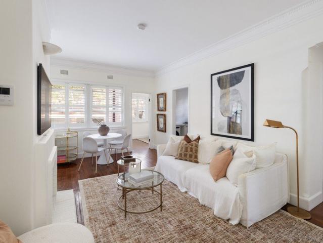 Renovated Art Deco apartment in a boutique block