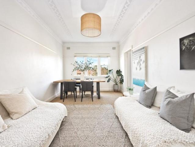 Renovated Art Deco Two Bedroom Apartment with Separate Study / Sunroom