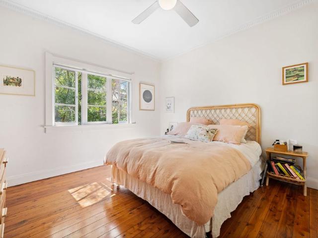 Renovated Art Deco Two Double Bedroom Apartment in Prime Location