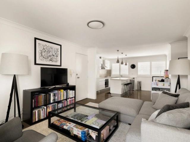 Renovated Boutique Apartment in the Heart of Ascot