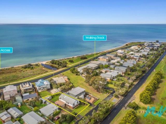 Renovated Beach House 150m to the Bay Two Homes In One Package