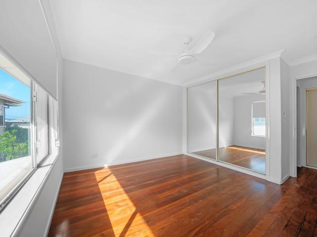 Renovated Beachside Apartment