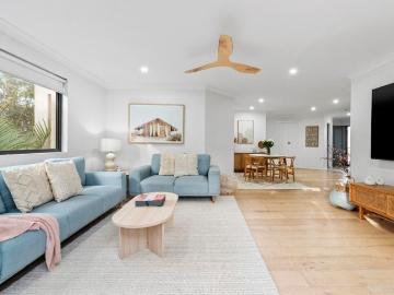 Renovated Beachside Apartment 136sqm! Resort Style Living
