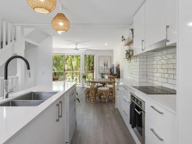 Renovated Beachside Townhouse in Tugun