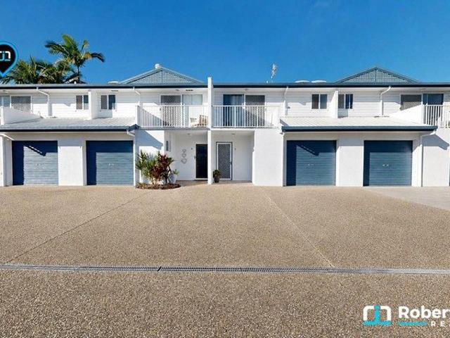 Renovated Beachside Townhouse in a Small Complex of Five