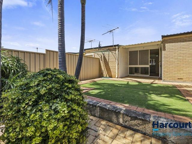 RENOVATED BEACHSIDE VILLA LIVE THE SCARBOROUGH LIFESTYLE!