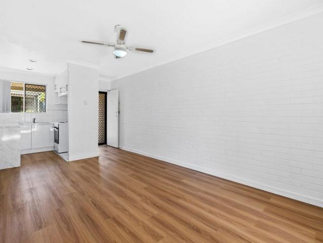 RENOVATED BEACHSIDE VILLA – LIVE THE SCARBOROUGH LIFESTYLE!