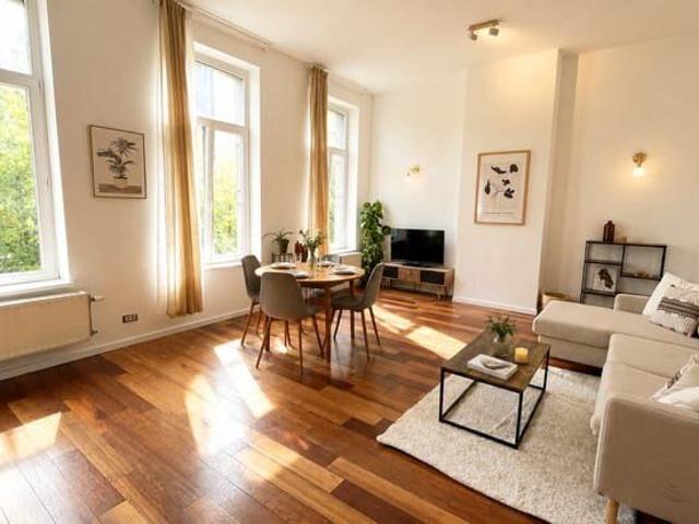 Renovated, bright 2 bdr apt  2min from BRU Midi Station