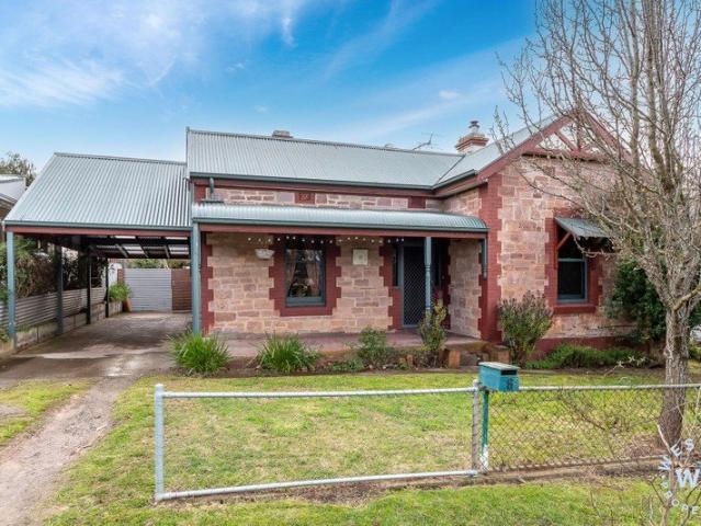 RENOVATED BUNGALOW IN PREMIUM LOCATION 6 MONTH LEASE INITIALLY
