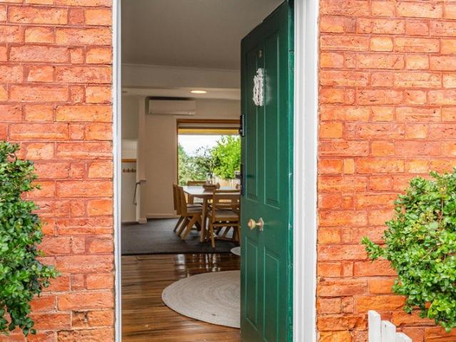 Renovated C1858 'Mr Watson's' Cottage with Water Views & Parking