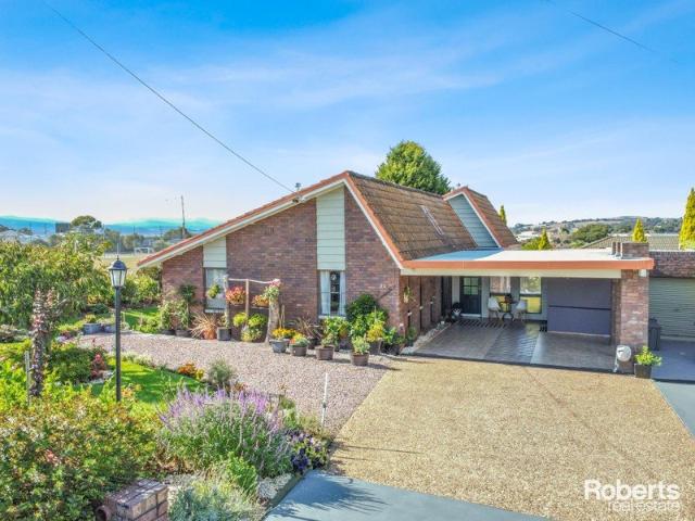 RENOVATED GRANNY FLAT IN YOUNGTOWN