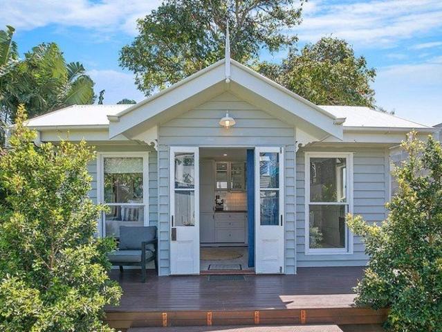 Renovated Granny Flat Moments away from the Waterfront!