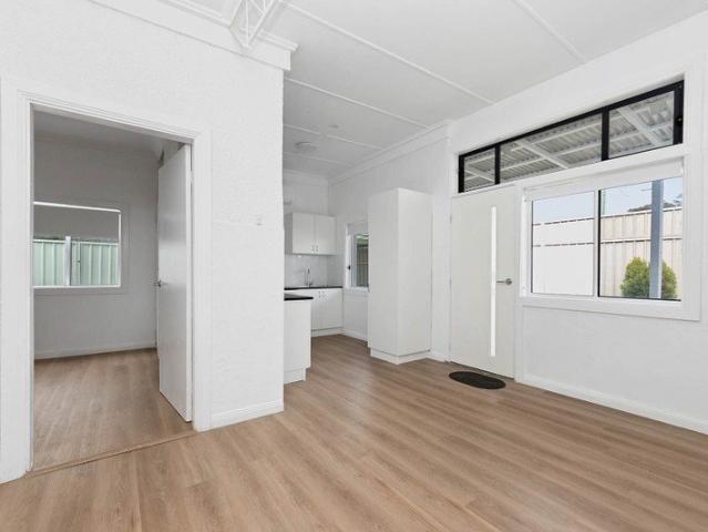 RENOVATED GRANNY FLAT WITH WATER USAGE INCLUDED
