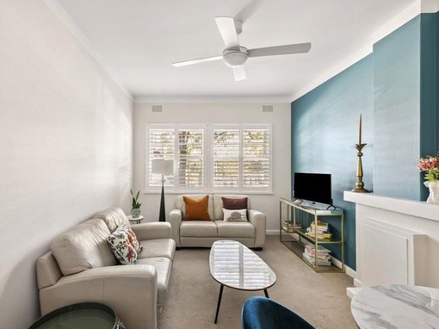 Renovated ground floor apartment in Art Deco block