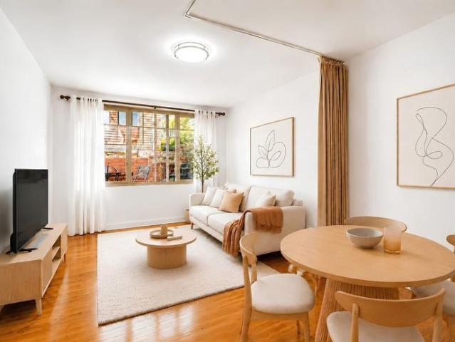 Renovated ground floor apartment, move in ready