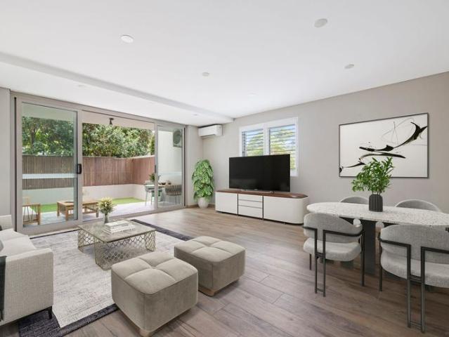 Renovated ground floor courtyard apartment