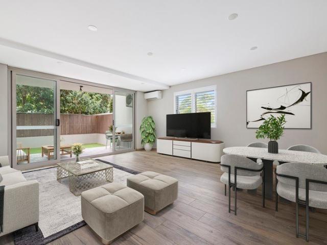 Renovated ground floor courtyard apartment