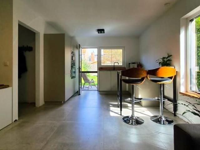 Renovated ground floor furnished apartment 6 months