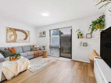 Renovated Ground Floor Living by the Swan River