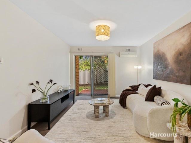 Renovated Ground Floor Living in a Leafy Coastal Setting