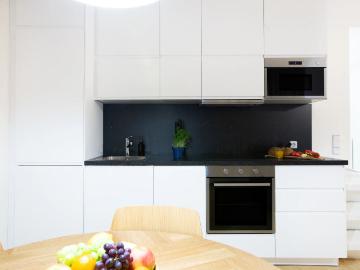 Renovated Ground Floor Studio with Washer and Dryer, Berlin Amsterdam Apartments for Rent