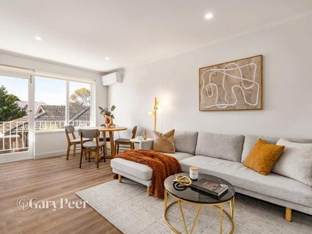 Renovated Ground Floor Two Bedroom Two Bathroom Apartment