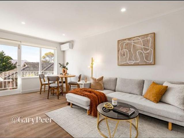 Renovated Ground Floor Two Bedroom Two Bathroom Apartment