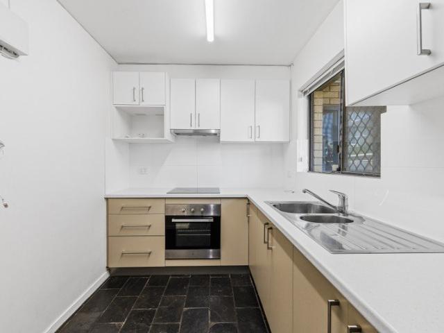 RENOVATED GROUND FLOOR UNIT