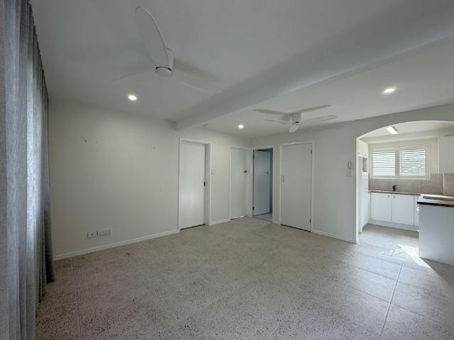 Renovated Ground Floor Unit Chevron Island