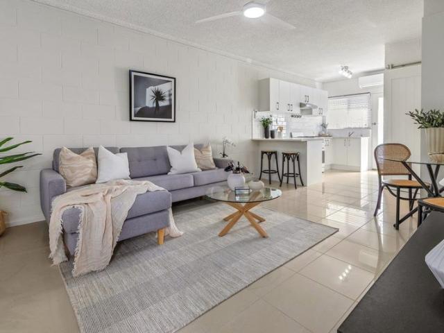 Renovated Ground Floor Unit in Brooklyn Park