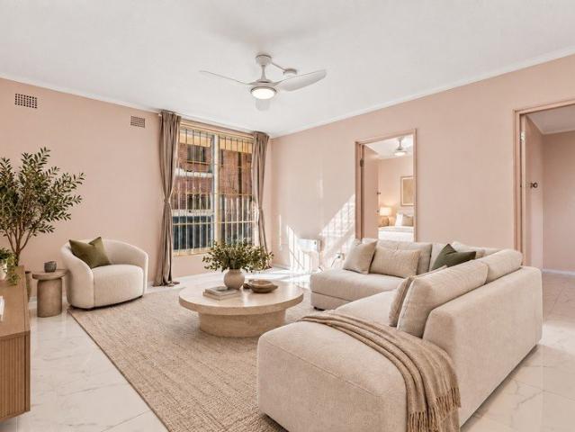 Renovated ground floor unit only minutes to the station