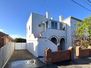 Renovated Ground Floor 2 Bedroom Unit in Geelong West