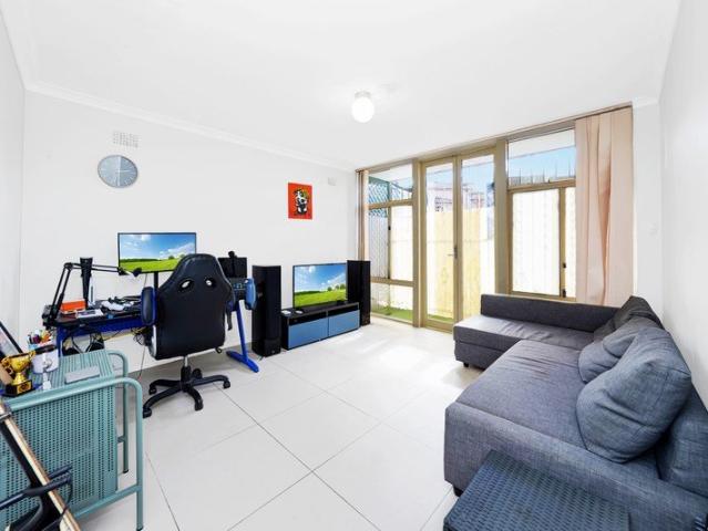 Renovated Ground Floor 2 Bedroom Unit