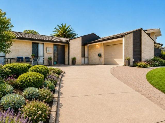 Renovated Double brick home Zoned R17.5/R50 Granny Flat Potential FOR THE ASTUTE INVESTOR GREAT RENTAL RETURN
