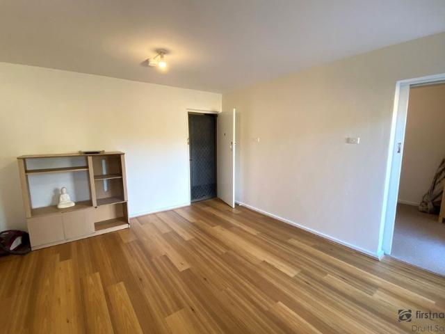RENOVATED DELIGHT WALKING DISTANCE TO BRIGHTON BEACH